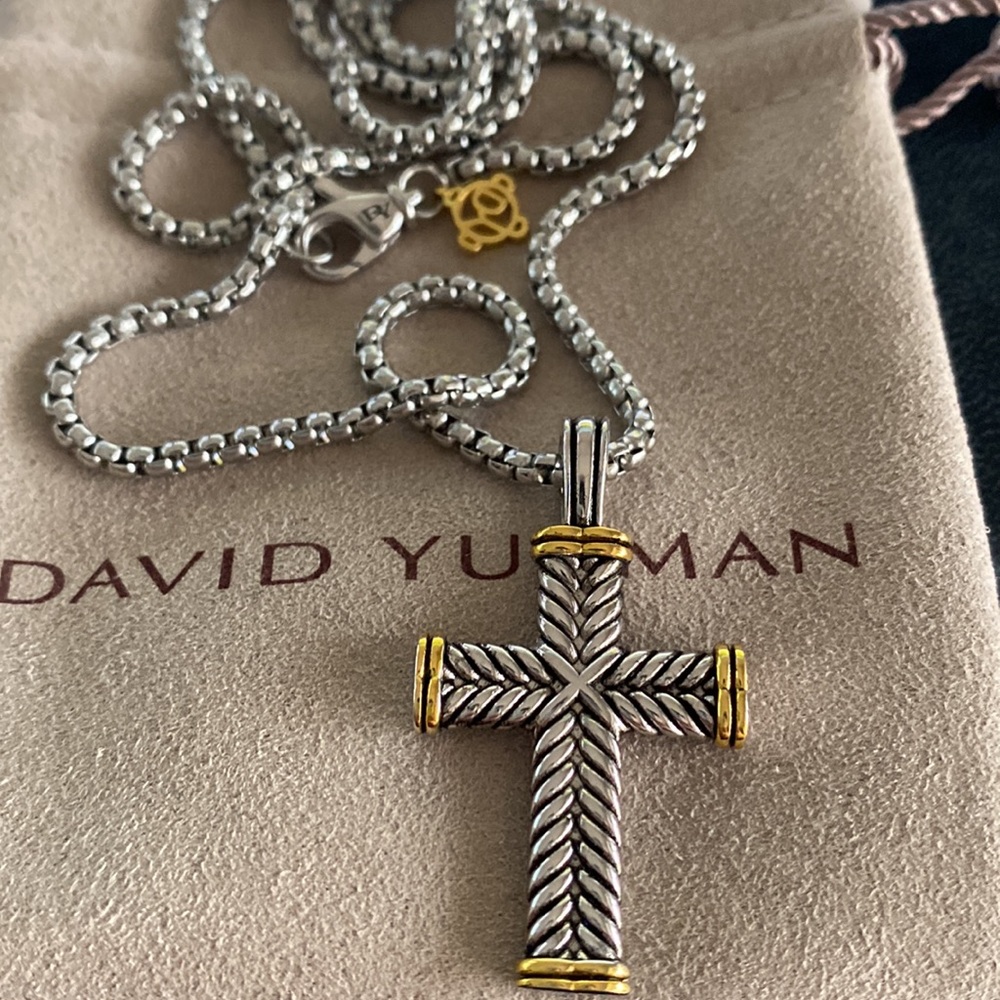 David Yurman Silver Cross Pendant Necklace with Cable Detailing - Picture 4 of 4